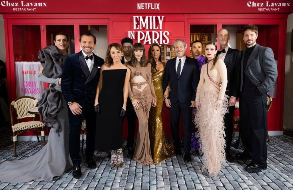 Distribution de Emily in Paris : découvrez les acteurs principaux et les nouveaux visages de la série Distribution de Emily in Paris